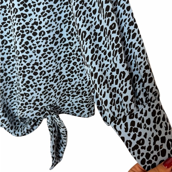 Chico's Blue Long Sleeve Animal Print Lightweight Button Down Shirt Size 0 - Picture 8 of 15